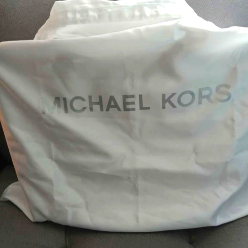 Michael Kors Aria Blush Pink Tote Bag - Picture 7 of 8